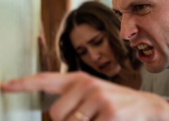 Ты у отца поживёшь, а Тане освободишь комнату!