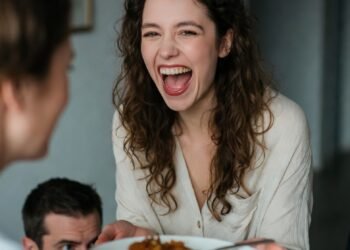 Ешь, нищебпод, смелялась одноклассница