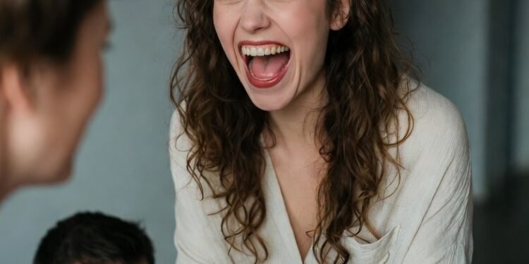 Ешь, нищебпод, смелялась одноклассница