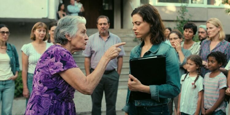 Почему ваша дочь, её муж и дети будут жить в моей квартире?