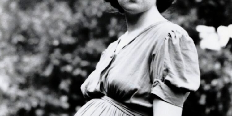 1939 год. Дочь затащила в кусты моего мужа