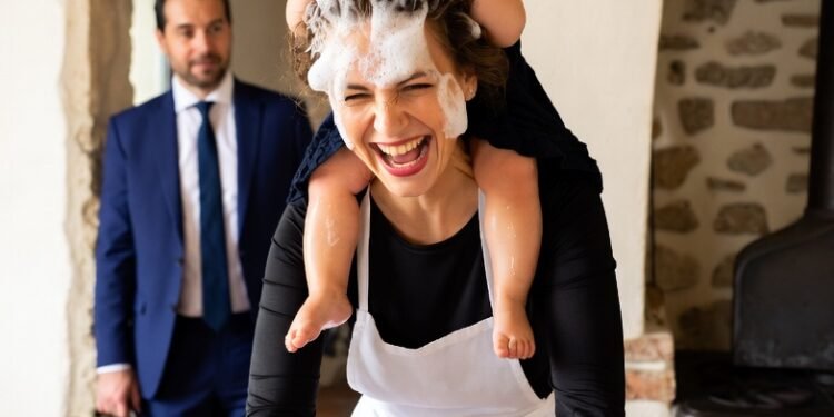 Миллиардер вернулся домой раньше в тот день