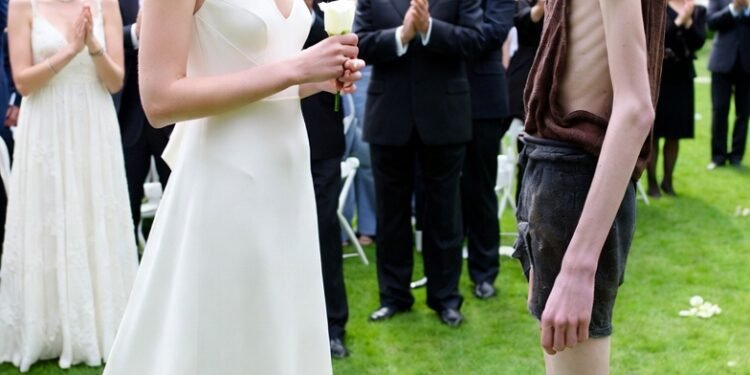 Отец без согласия дочери выдал её замуж за нищего парня, потому что она родилась слепой