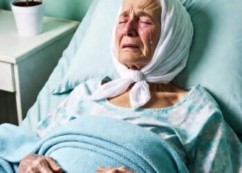 Пожилая женщина лежала в больнице совершенно одна, и никто не приходил её навестить