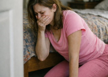 Сразу после похорон нашей дочери муж сказал, что нужно убрать её комнату и избавиться от всех вещей.