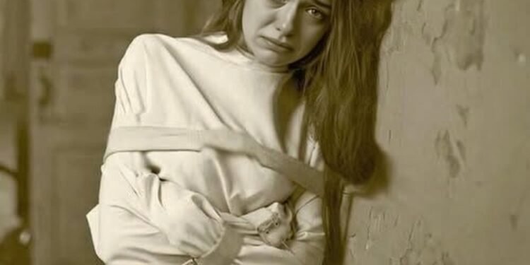 Одиннадцать лет она считалась самой тихой сумасшедшей в отделении