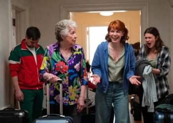 Летят только близкие, а ты, наивная, сиди дома!