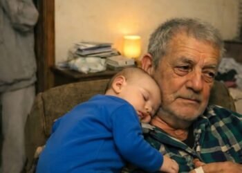 Я был у его двери, уже с поднятым кулаком