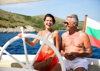 Грустно смотреть на детей с бабушкой и дедушкой вместо родителей.