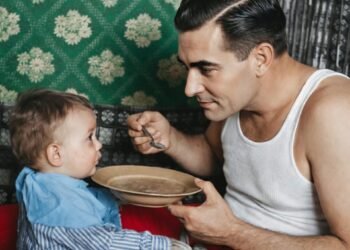 Отец мечтал о сыне, а родилась «бесполезная» дочь, которую он вычеркнул из сердца.